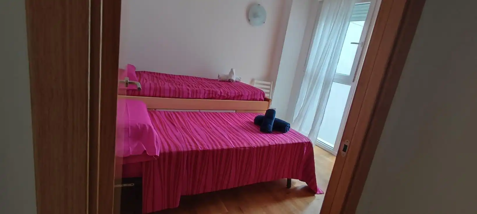 Habitación de Apartamento de alquiler en Cubelles con Aire acondicionado, Balcón y Piscina comunitaria