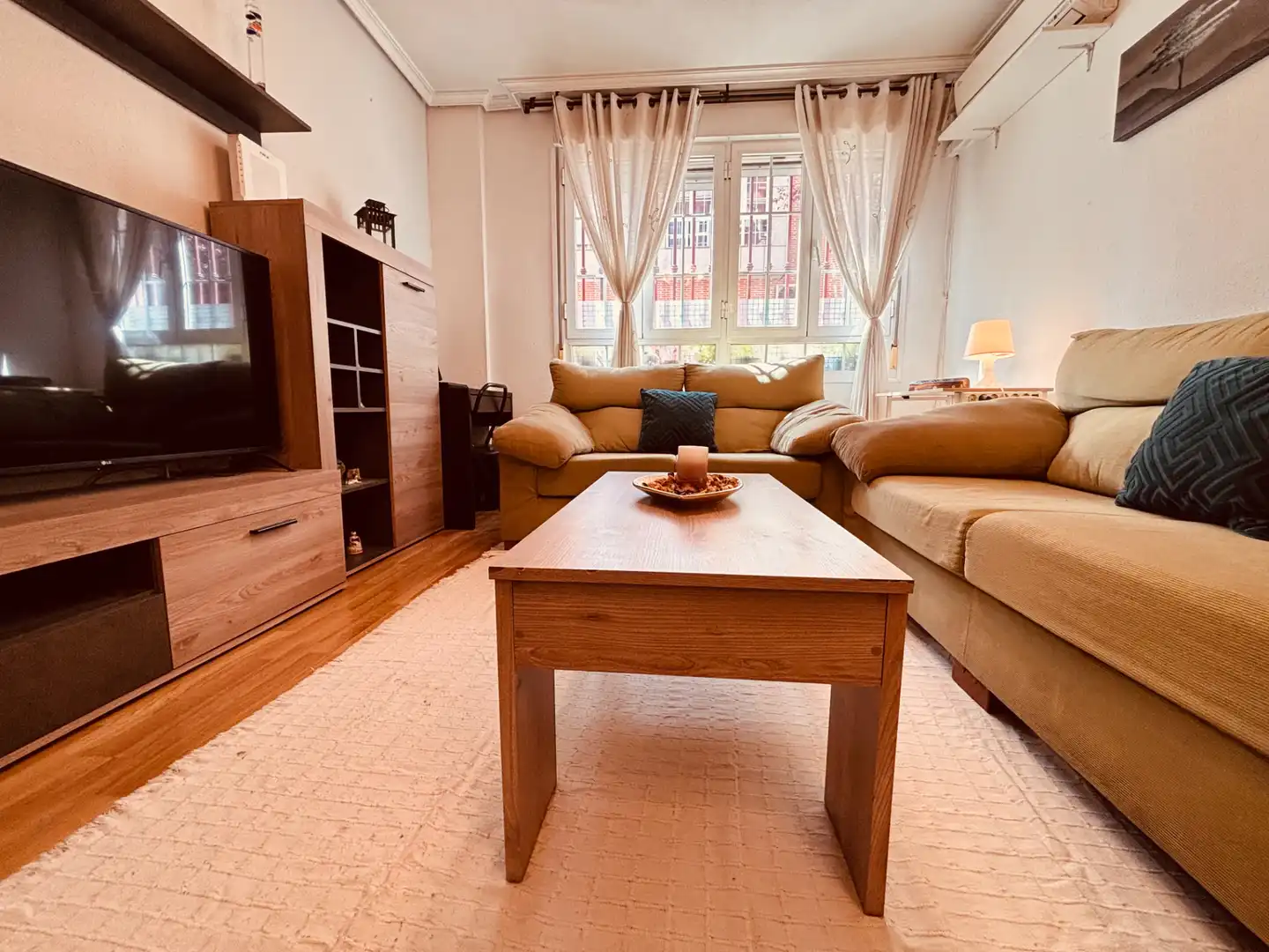 Living room of Flat for rent in Getafe  with Air Conditioner, Parquet flooring and Washing machine