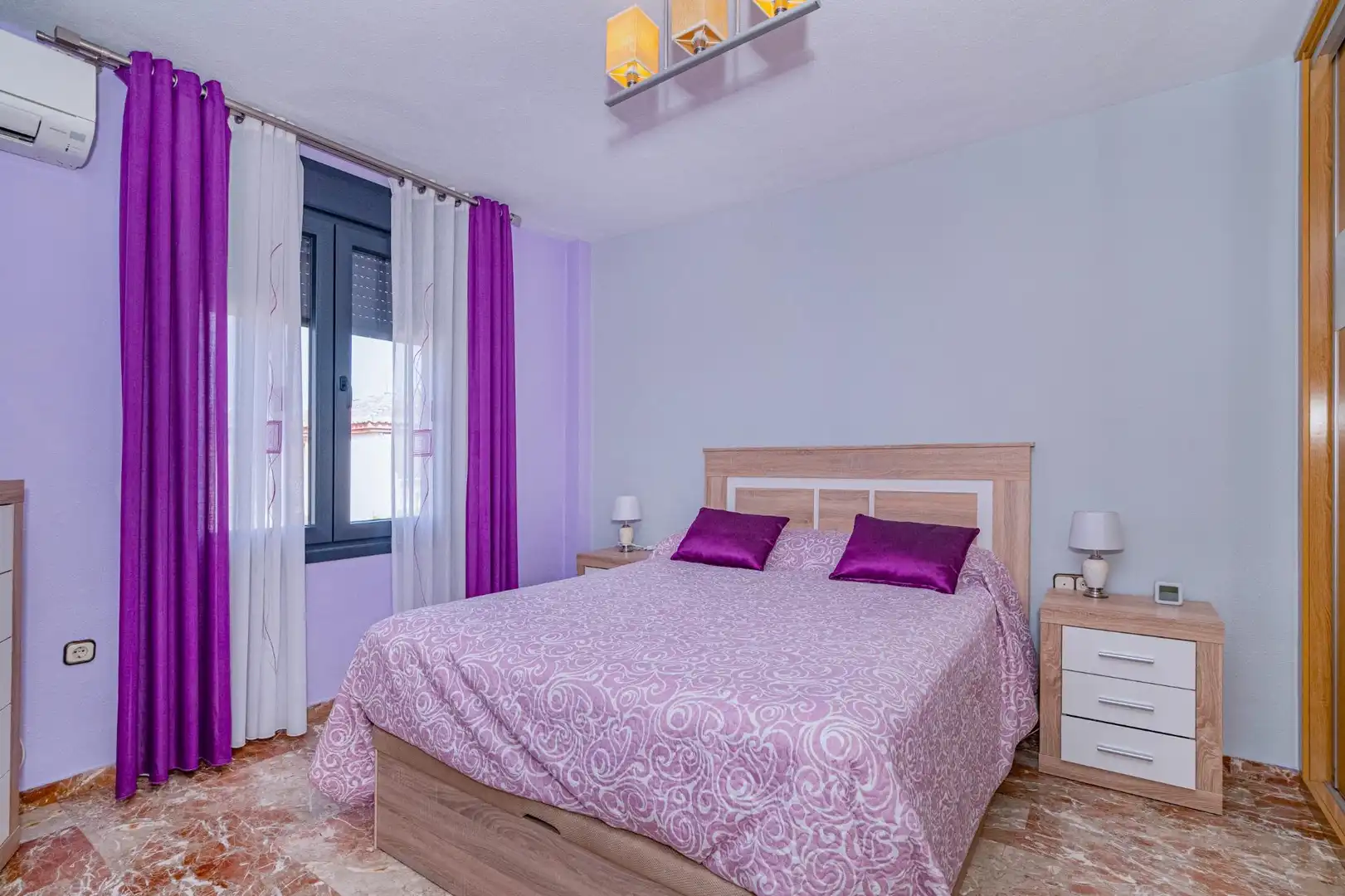 Dormitori de Casa adosada en venda en Las Gabias amb Aire condicionat, Terrassa i Moblat