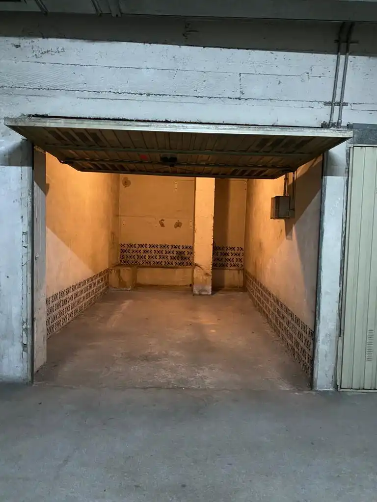 Aparcament en venda a Avenida de Cervantes
