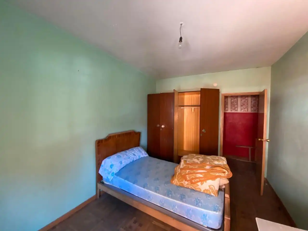 Dormitori de Casa o xalet en venda en León Capital  amb Traster