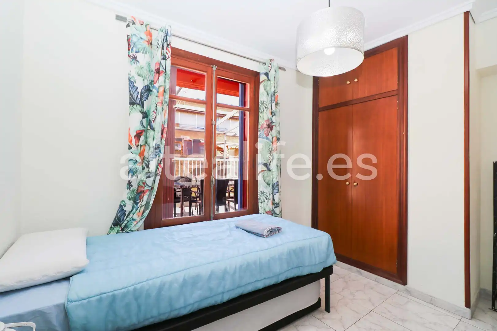 Schlafzimmer von Dachboden zum Verkauf in Benidorm mit Klimaanlage und Terrasse