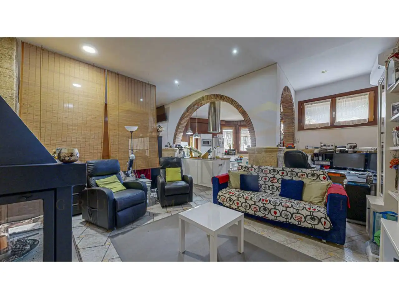 Sala d'estar de Casa o xalet en venda en Corbera de Llobregat amb Aire condicionat, Calefacció i Jardí privat