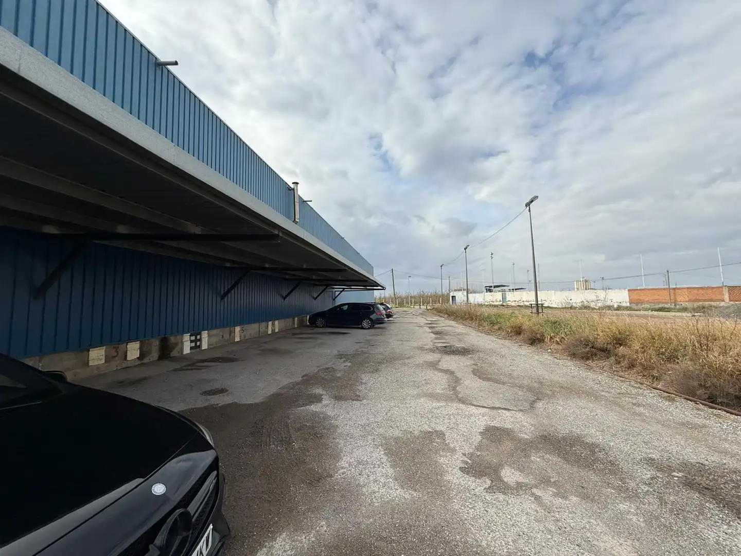 Parkplatz von Fabrikhallen zum Verkauf in Lleida mit Heizung und Alarm