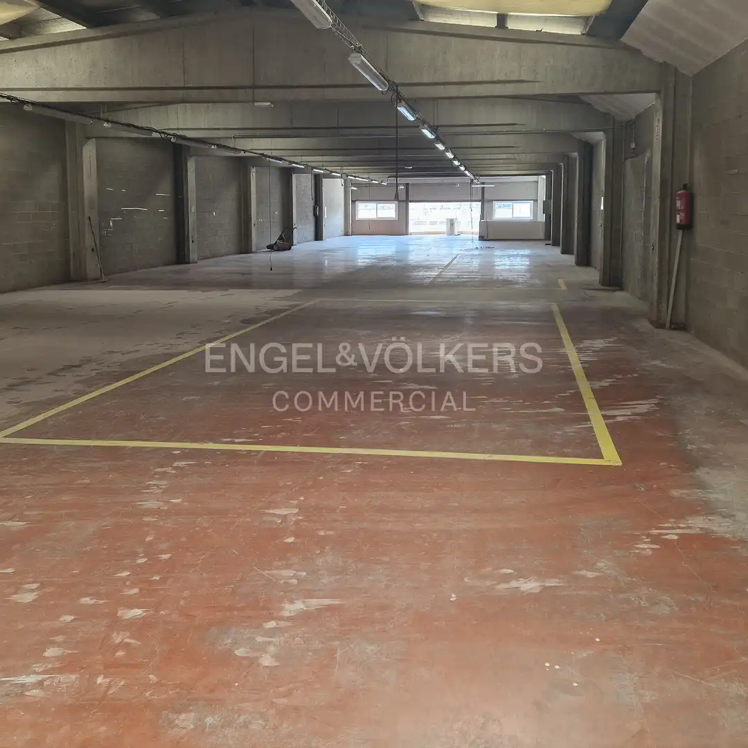 Parking de Nave industrial en venta en Sant Feliu de Llobregat