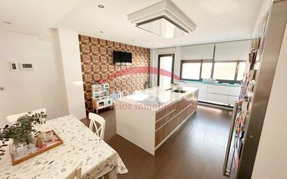 Kitchen of Single-family semi-detached for sale in  Sevilla Capital  with Air Conditioner and Swimming Pool