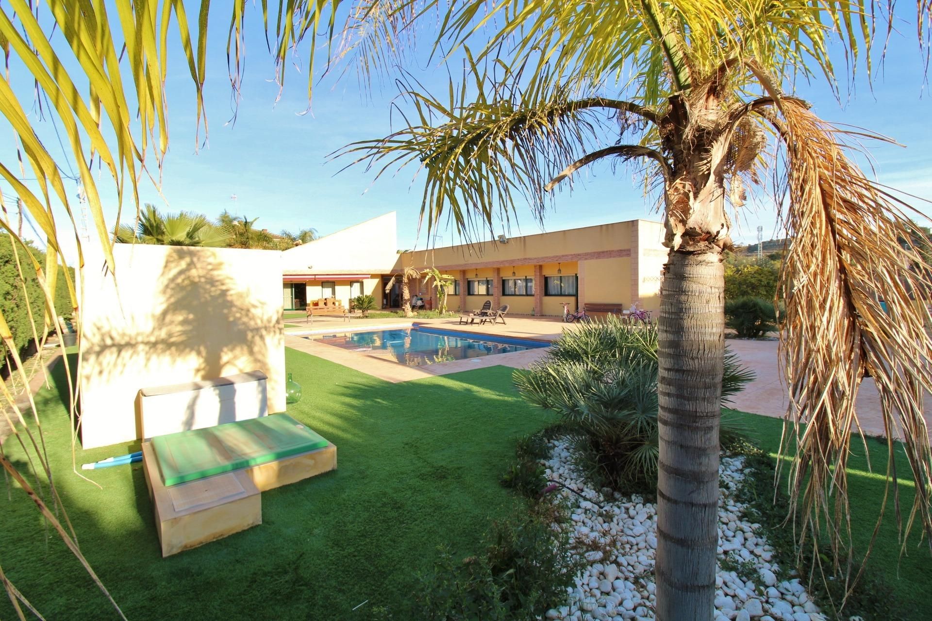 Swimming pool of House or chalet for sale in Mutxamel  with Air Conditioner, Private garden and Terrace