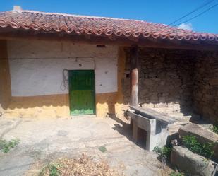 Exterior view of Single-family semi-detached for sale in San Martín de la Vega del Alberche