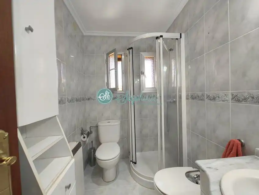 Baño de Piso en venta en Segovia con Calefacción, Parquet y Terraza