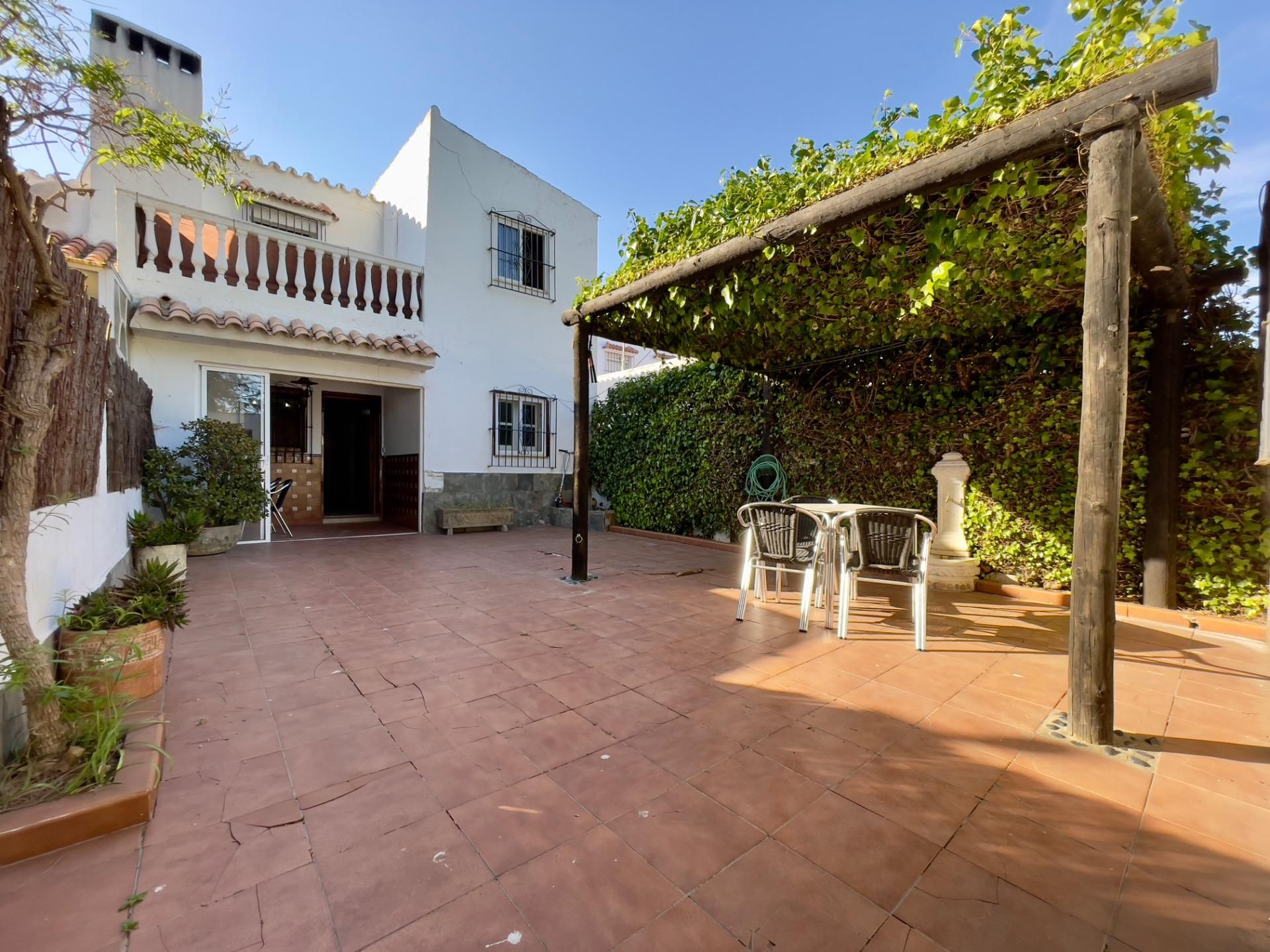 Jardín de Casa adosada en venta en Chiclana de la Frontera con Aire acondicionado, Jardín privado y Terraza