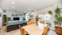 Menjador de Casa o xalet en venda en Sant Vicenç Dels Horts amb Aire condicionat, Calefacció i Jardí privat