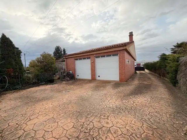 Exterior view of Houses for sale in Villaquilambre  with Air Conditioner, Heating and Private garden