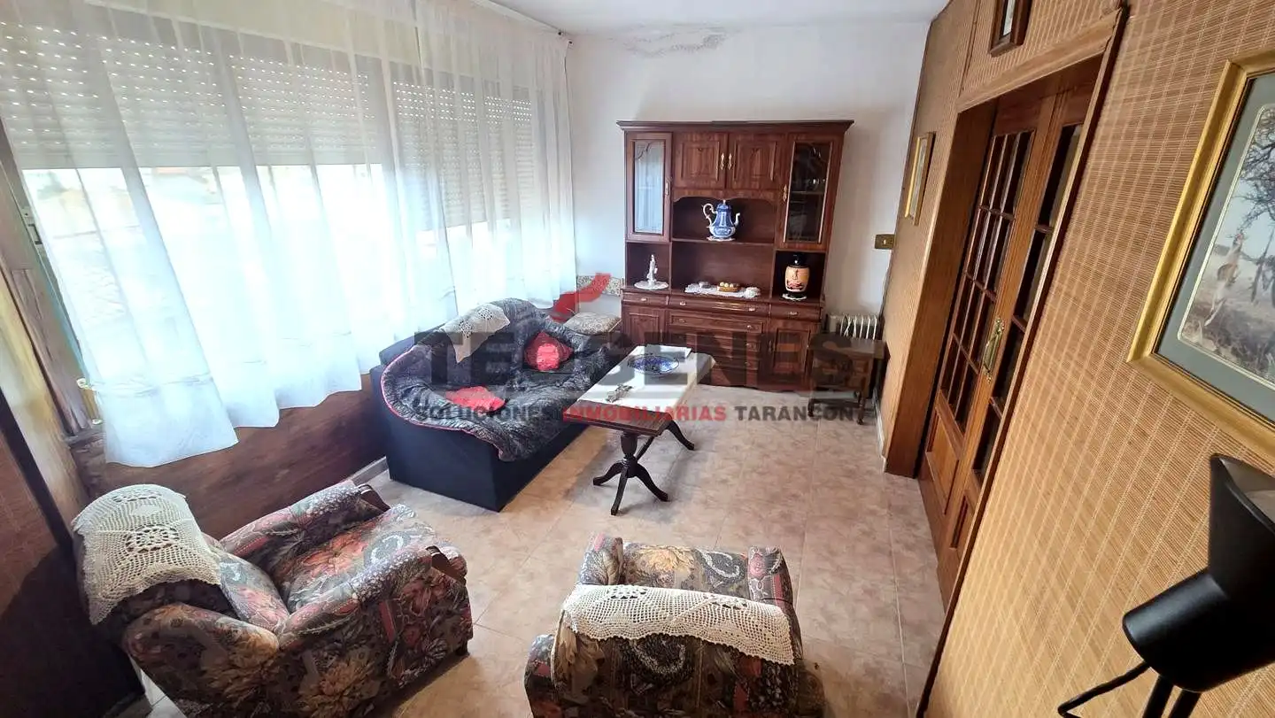 Living room of Houses for sale in Villarejo de Fuentes  with Terrace and Furnished