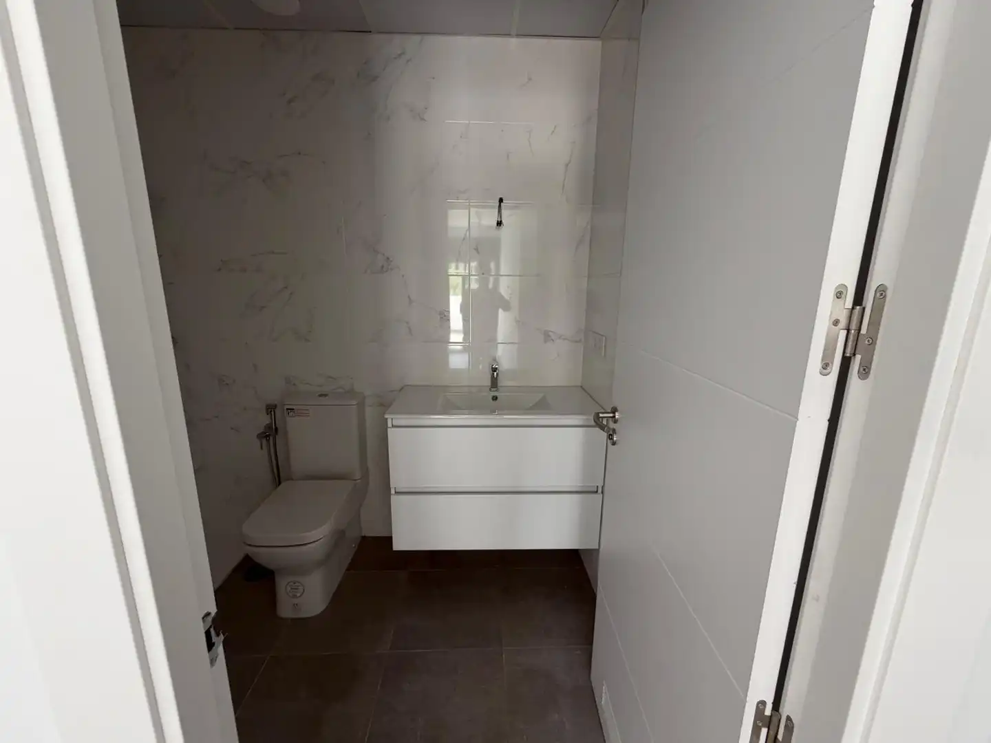 Badezimmer von Wohnung zur Miete in Granada mit Klimaanlage, Heizung und Terrasse