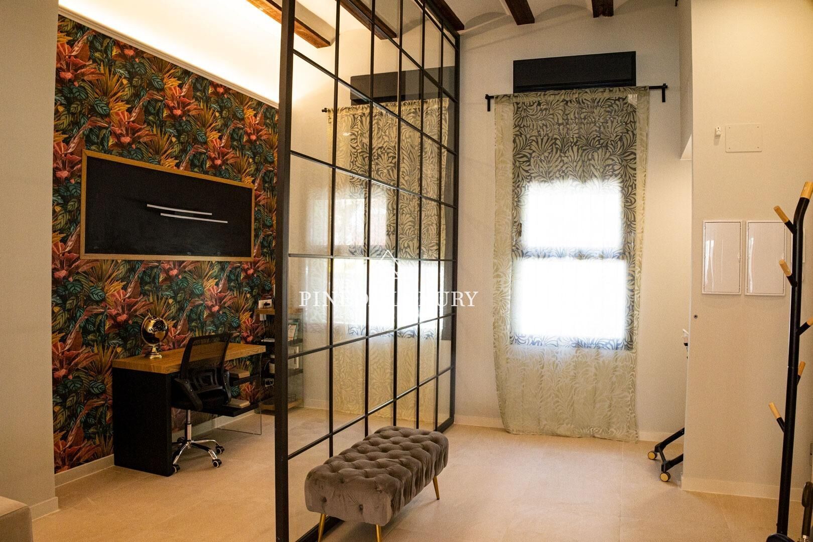 Flat for sale in  Valencia Capital  with Air Conditioner and Terrace