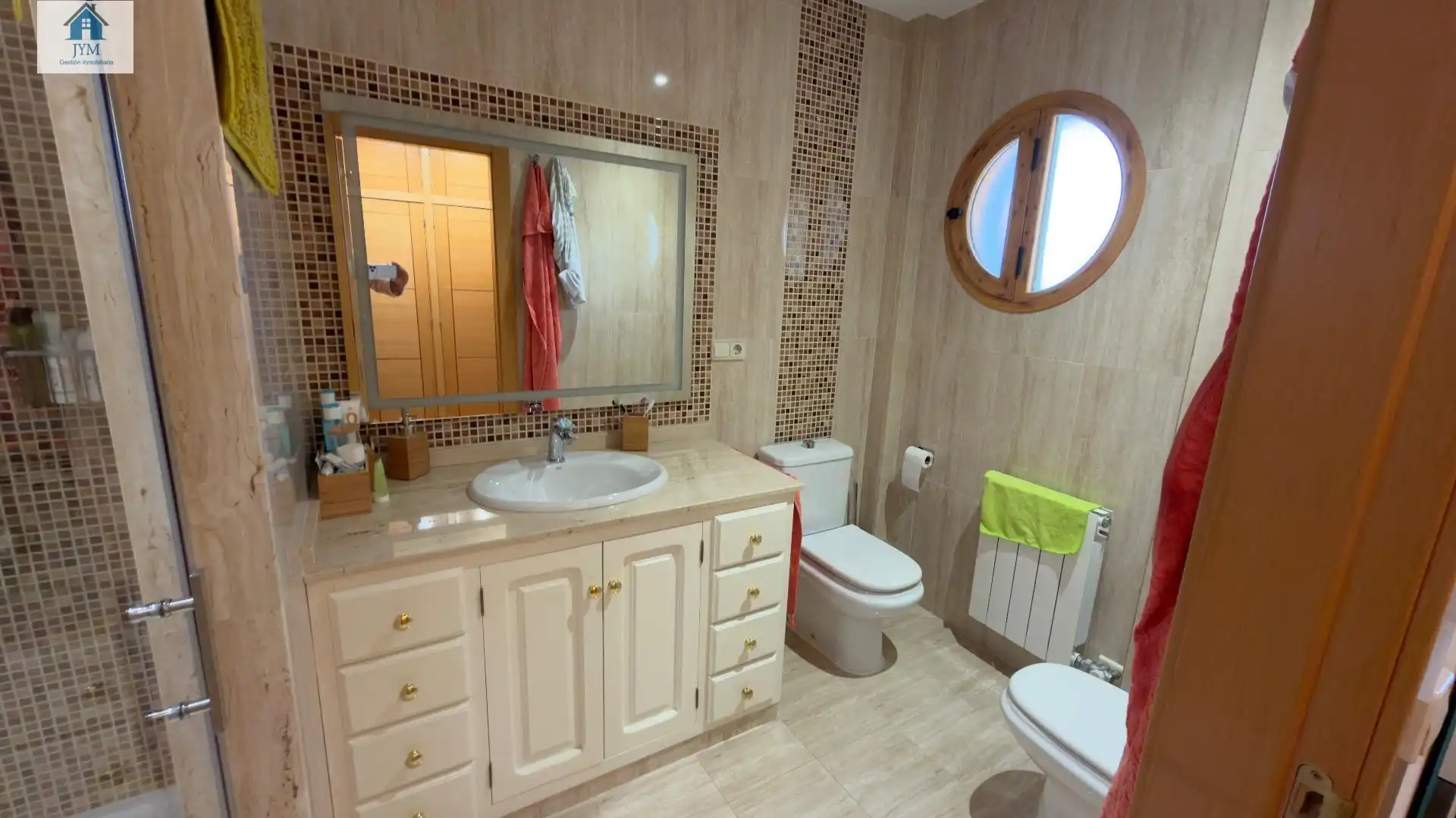 Baño de Casa o chalet en venta en Cájar con Aire acondicionado, Calefacción y Jardín privado