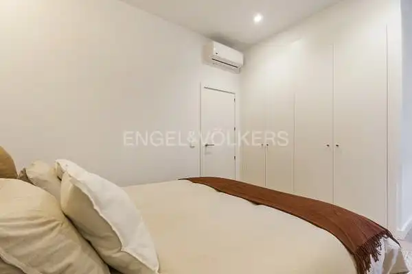 Bedroom of Flat for sale in Madrid  with Air Conditioner, Heating and Parquet flooring