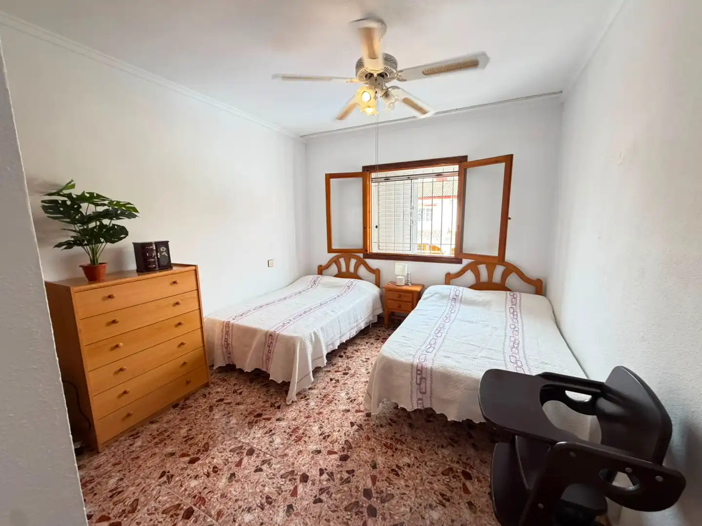 Schlafzimmer von Einfamilien-Reihenhaus zum Verkauf in Los Alcázares mit Klimaanlage, Abstellraum und Möbliert