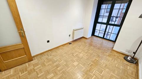 Foto 2 de Apartament en venda a Calle Azcarraga, El Postigo, Oviedo