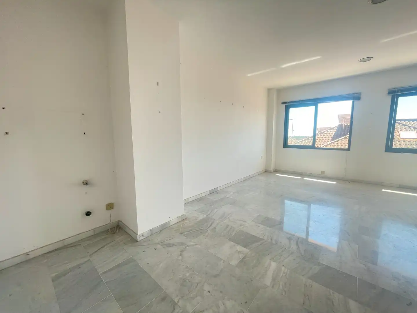 Habitación de Oficina de alquiler en Bormujos con Aire acondicionado