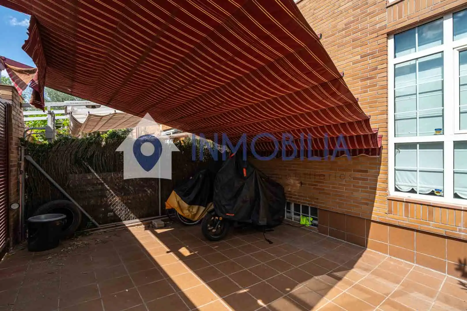 Terraza de Casa adosada en venta en Madrid con Aire acondicionado, Calefacción y Jardín privado