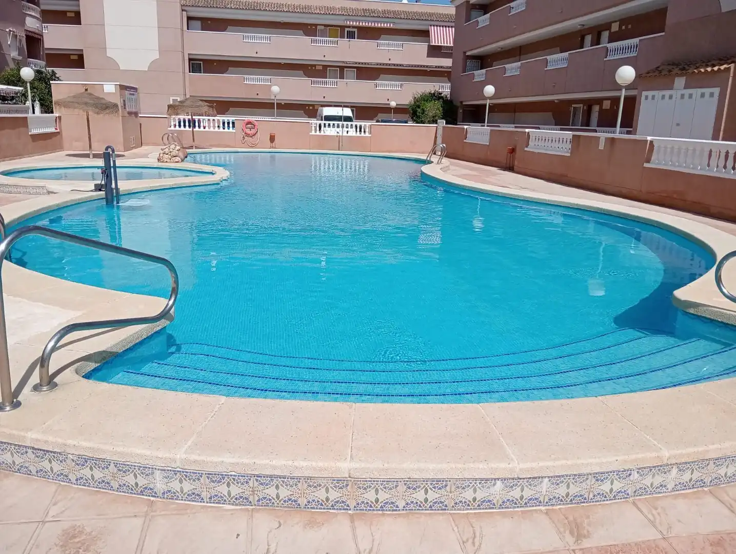 Schwimmbecken von Wohnungen zum Verkauf in Santa Pola mit Klimaanlage, Terrasse und Möbliert