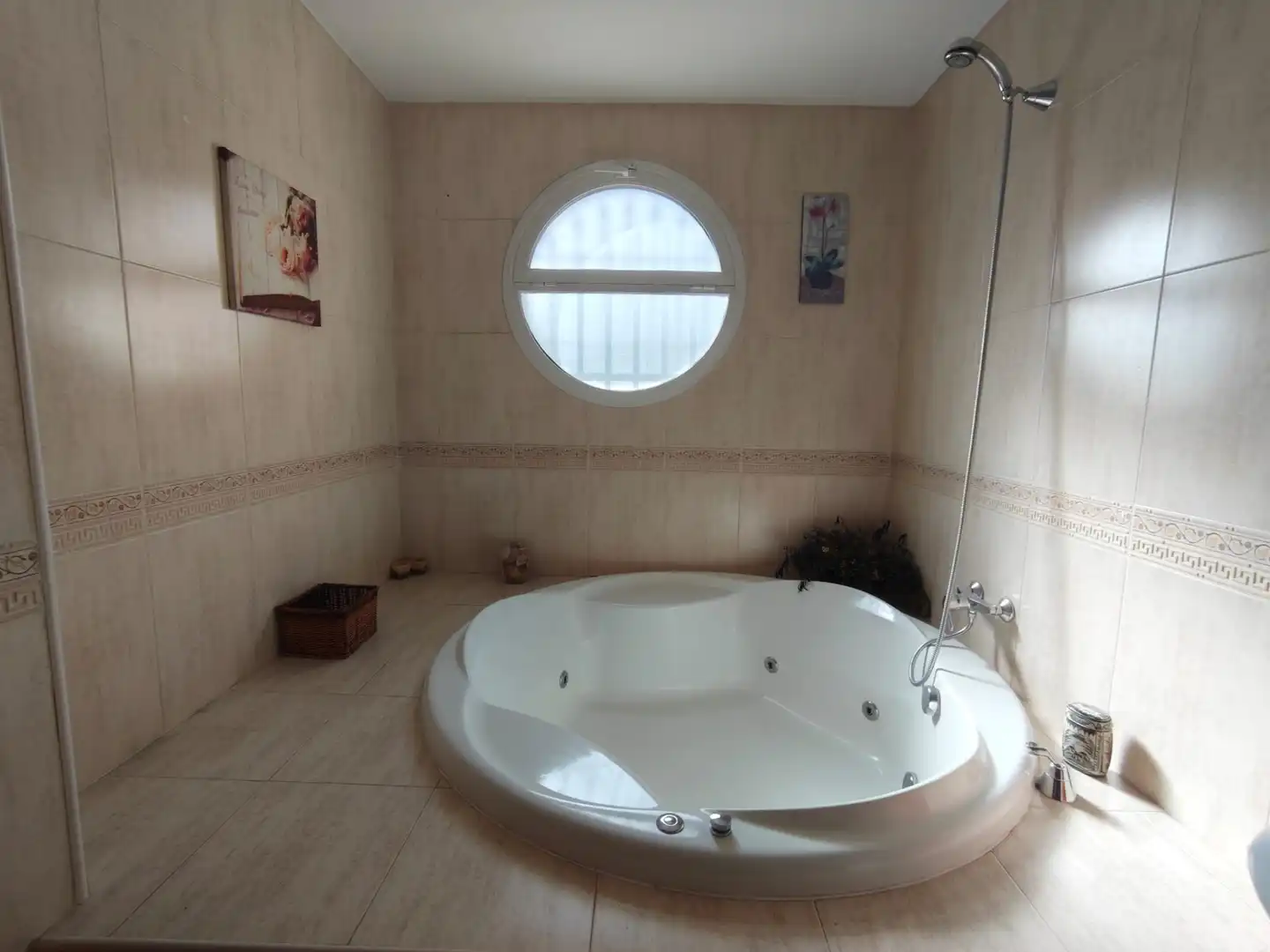 Bany de Casa o xalet de lloguer en Sevilla la Nueva amb Aire condicionat, Calefacció i Terrassa