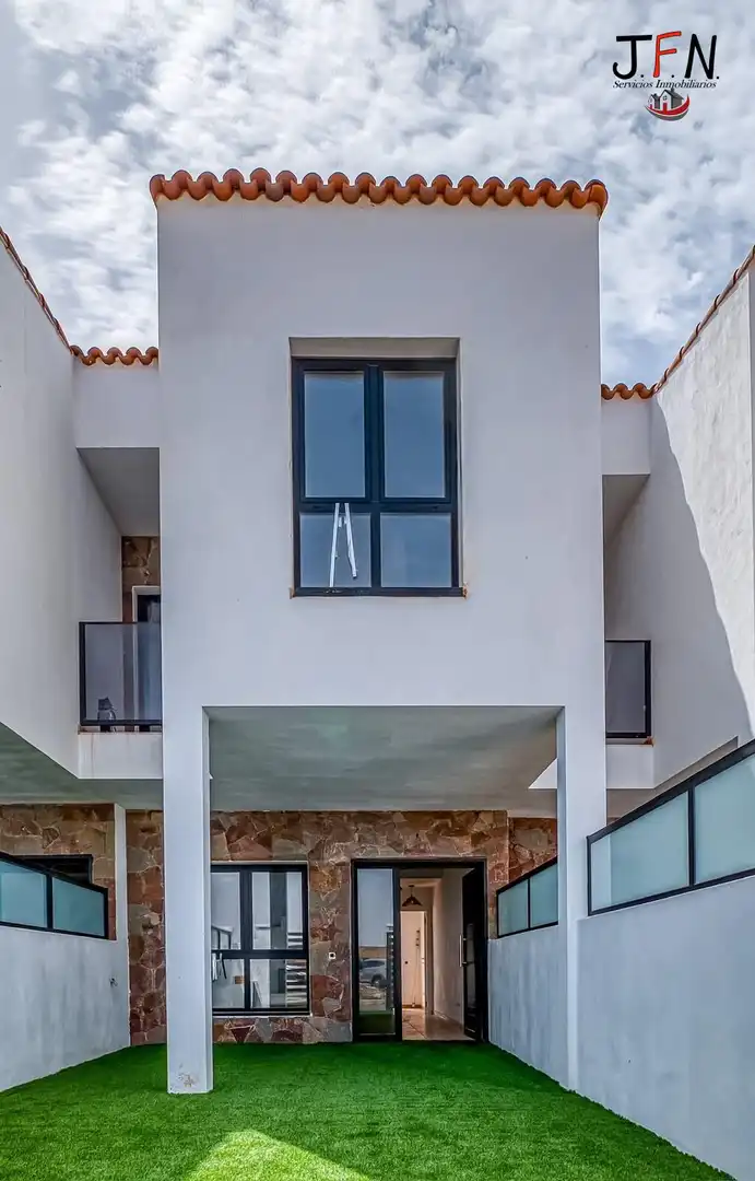 Casa con terraza en venta en Calle de la Orilla, imagen 2