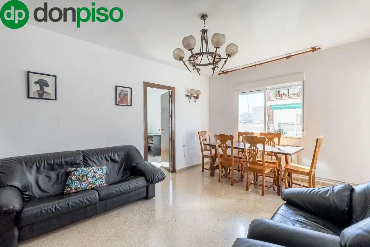 Living room of Flat for sale in  Granada Capital  with Heating and Balcony