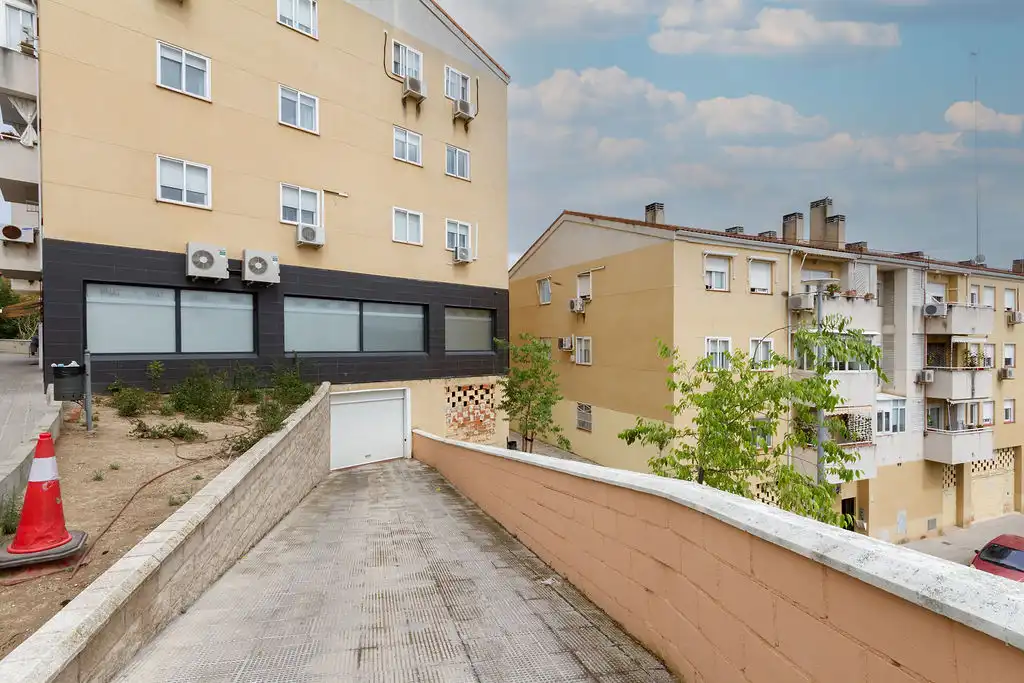 Vista exterior de Local en venta en San Martín de la Vega