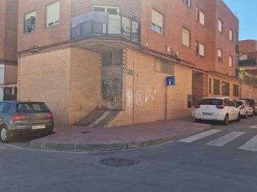 Locale commerciale in vendita a Calle OLIVAR