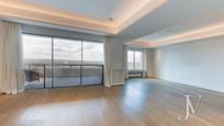 Sala d'estar de Pis en venda en  Madrid Capital amb Aire condicionat, Calefacció i Terrassa