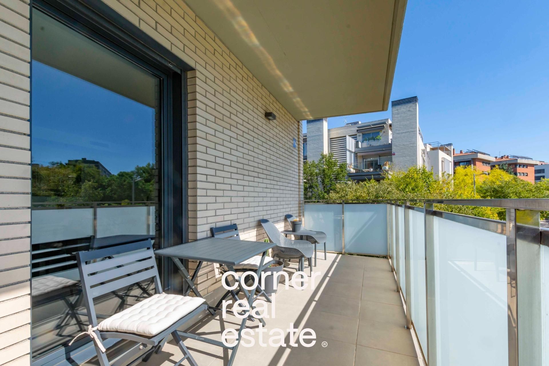 Exterior view of Flat for sale in Sant Cugat del Vallès  with Air Conditioner, Heating and Parquet flooring
