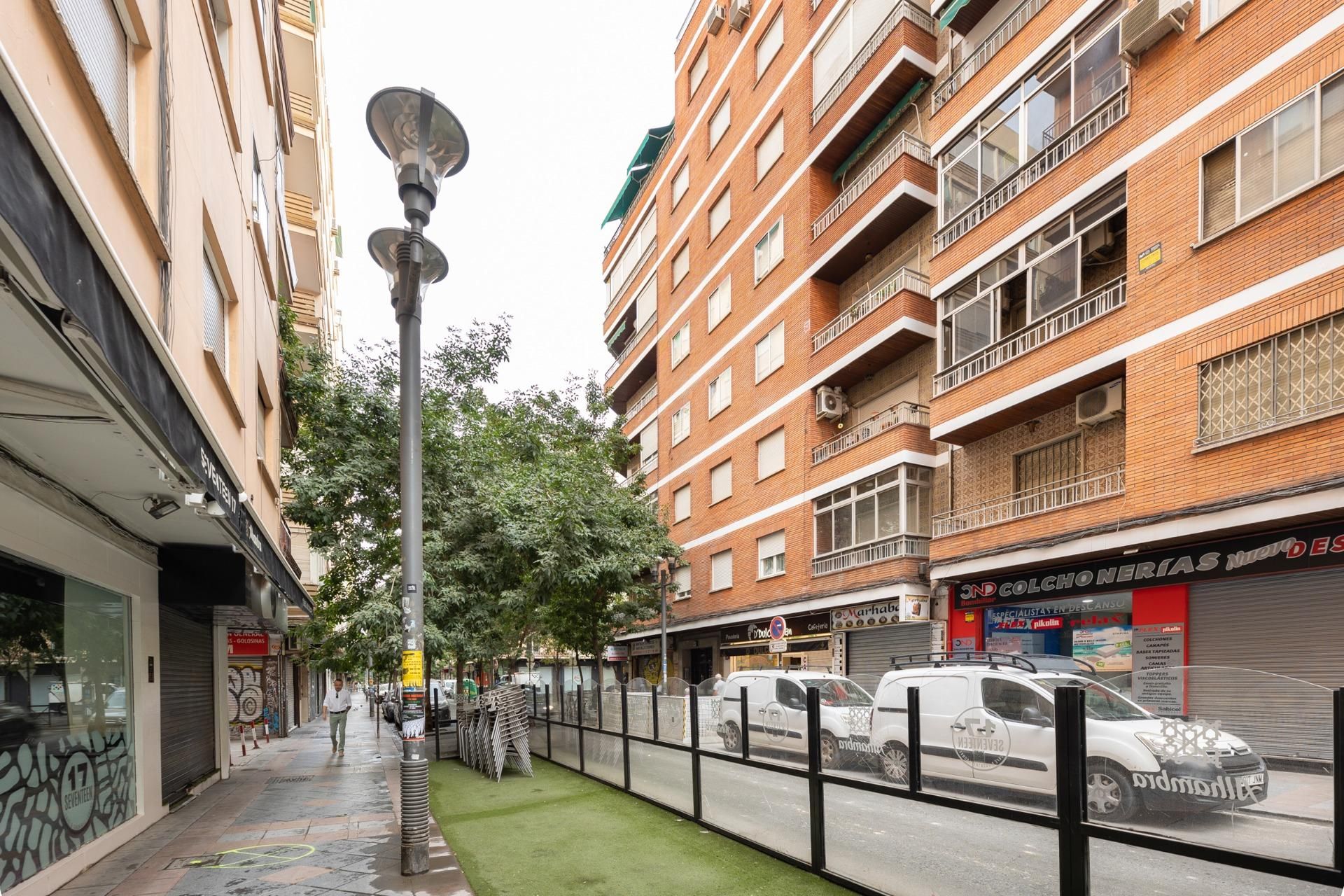 Vista exterior de Pis en venda en  Granada Capital amb Calefacció i Balcó