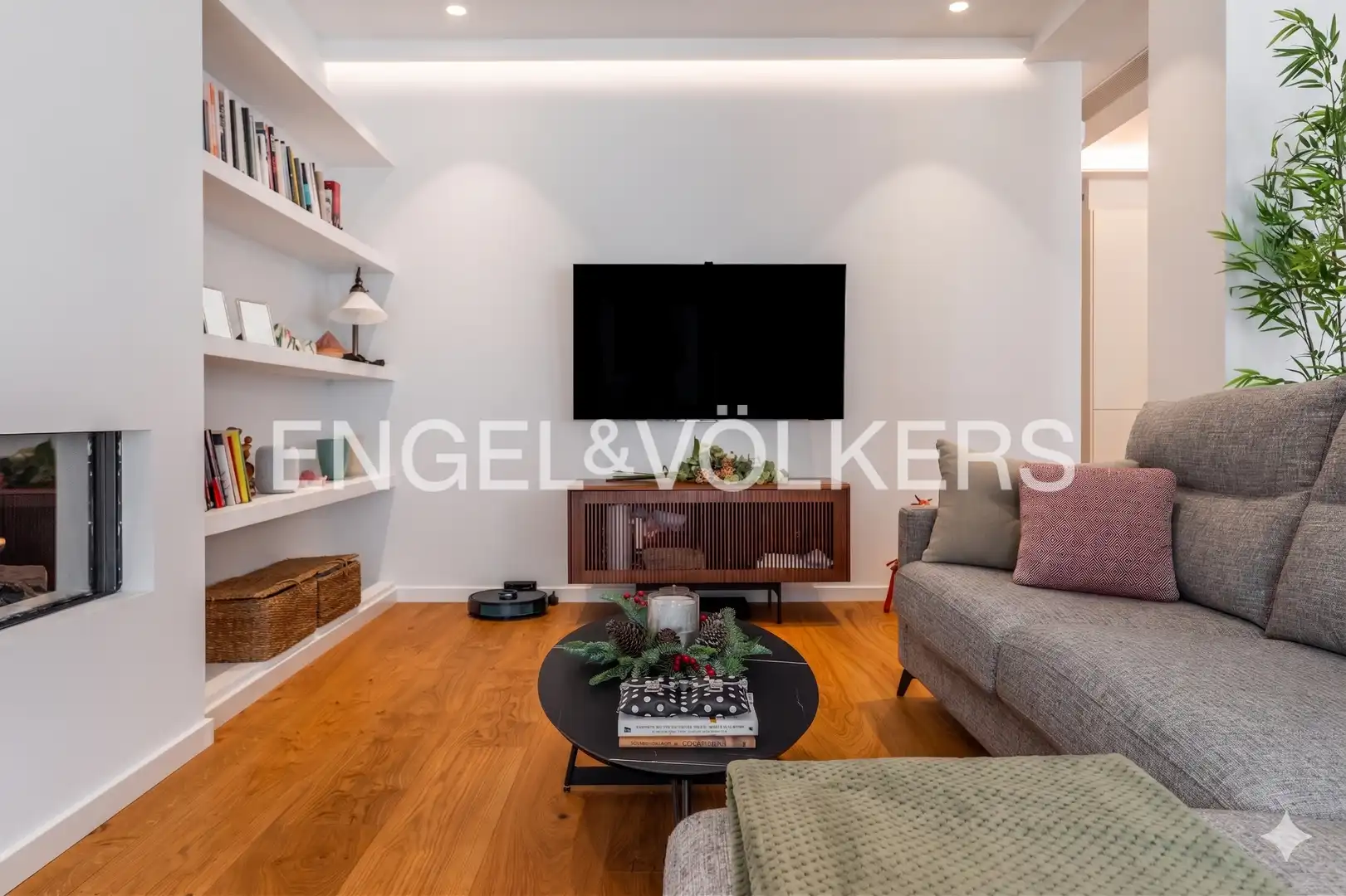 Sala d'estar de Pis en venda en Donostia - San Sebastián  amb Aire condicionat, Calefacció i Parquet