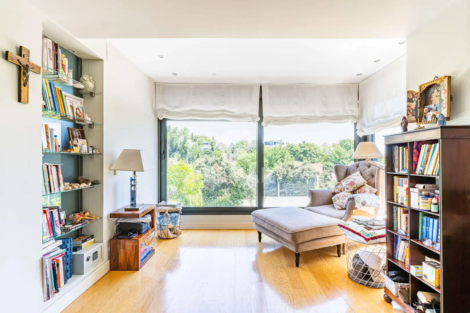 Living room of Detached homes for sale in Madrid  with Heating, Private garden and Swimming Pool