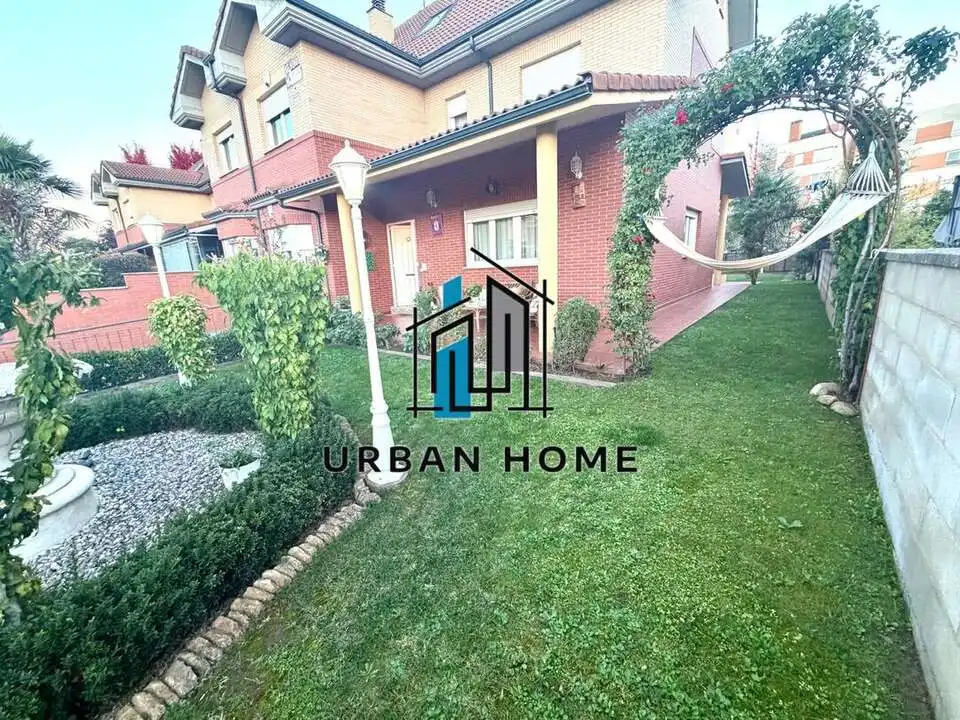 Vista exterior de Casa o chalet en venta en Las Eras de Renueva