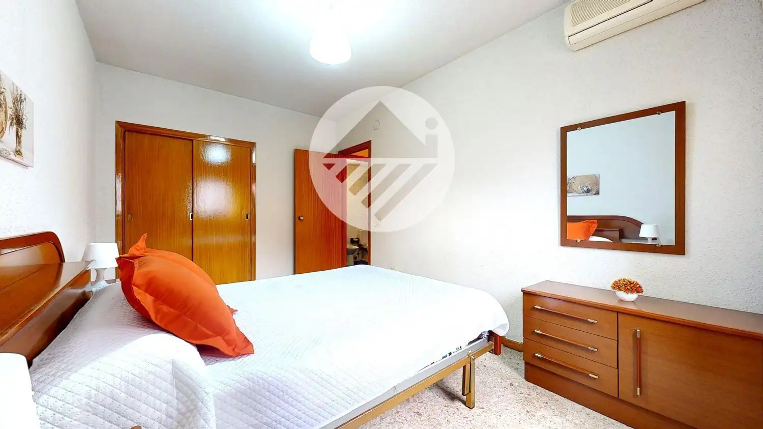 Dormitori de Pis en venda en Madrid amb Aire condicionat i Terrassa