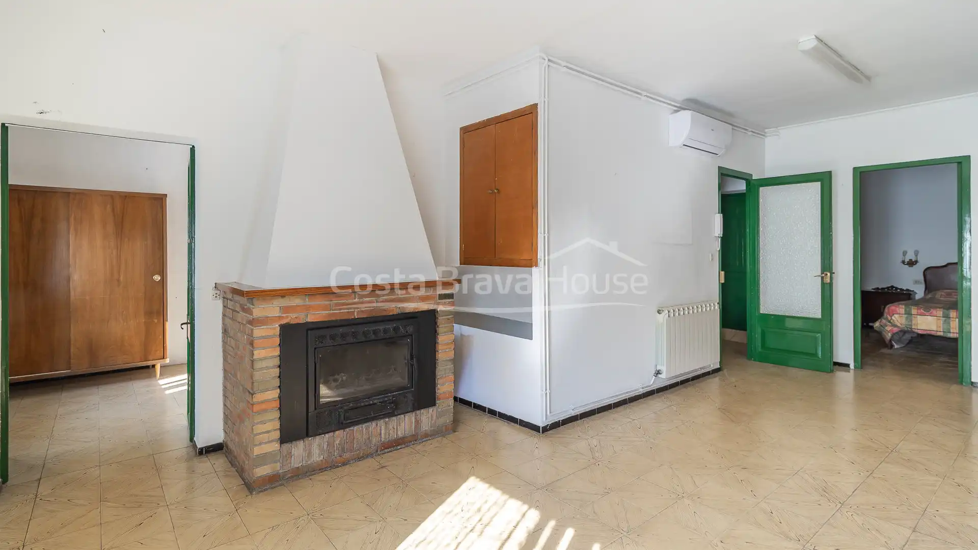 Living room of Country homes for sale in Begur  with Air Conditioner, Heating and Private garden