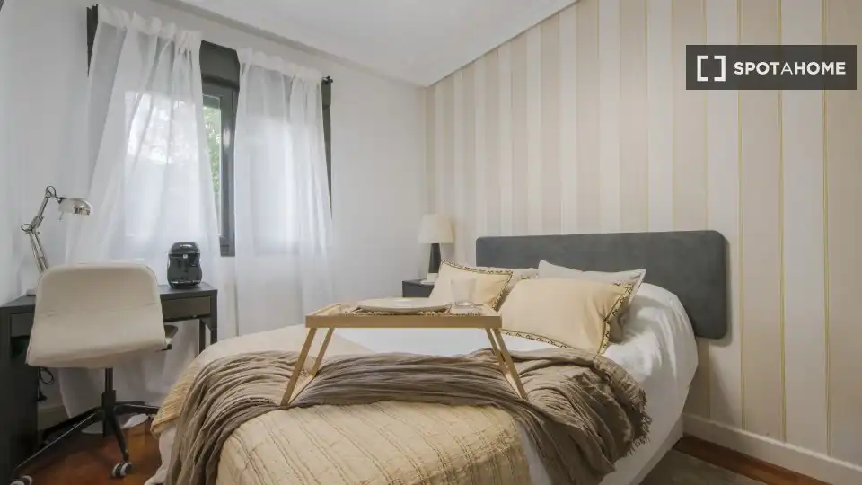 Habitación de Piso para compartir en Madrid con Aire acondicionado, Calefacción y Amueblado