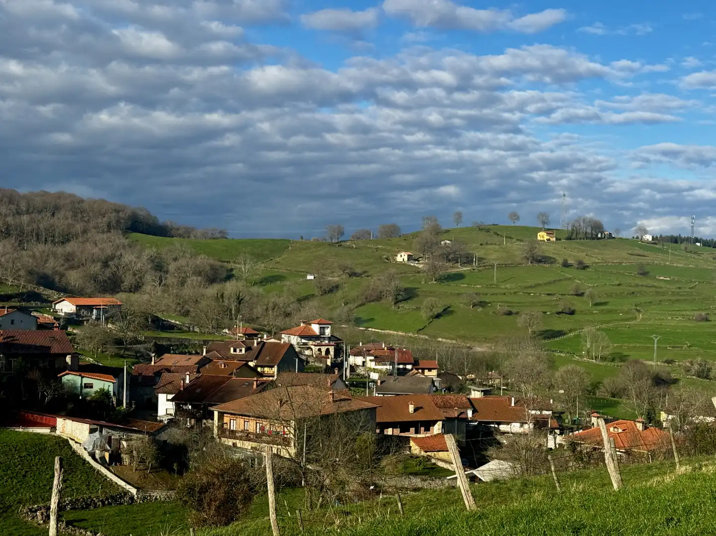 Vista exterior de Casa o xalet en venda en Villafufre amb Jardí privat