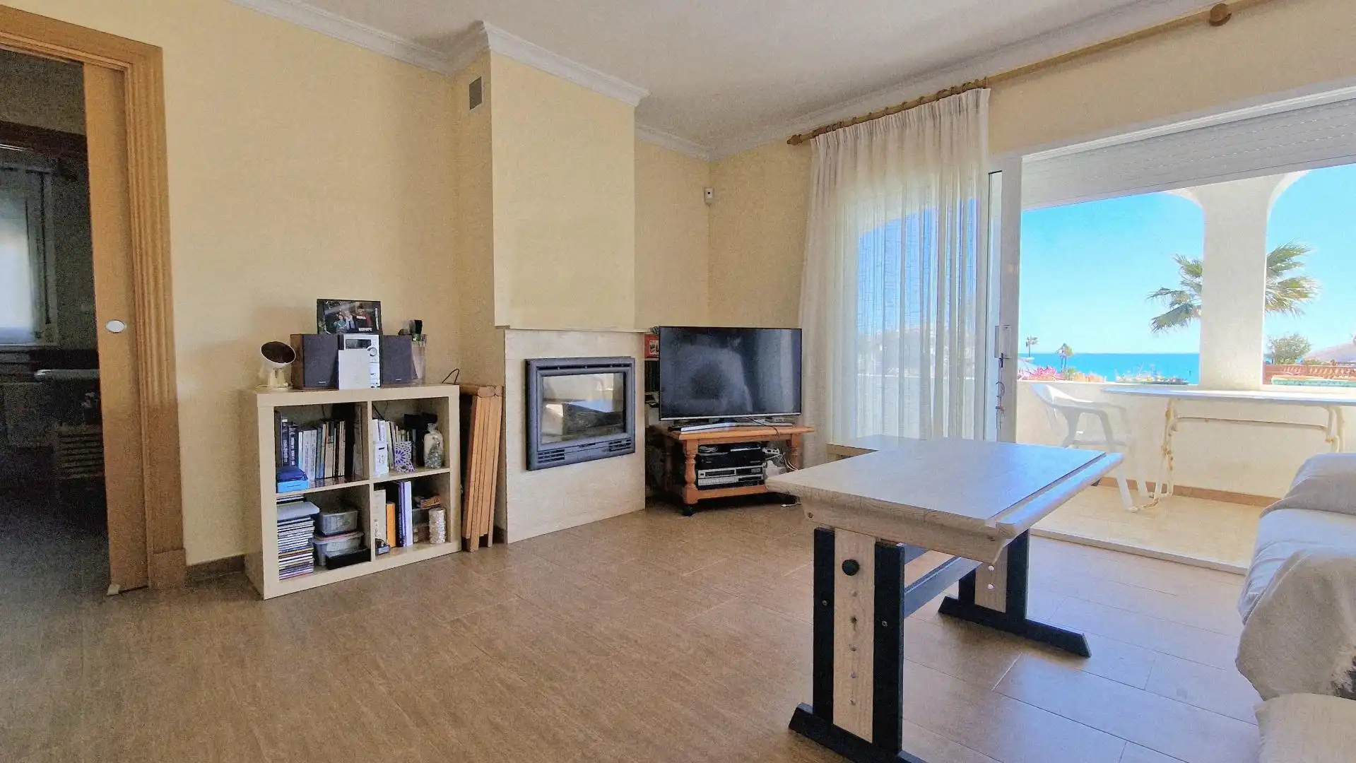 Sala d'estar de Casa o xalet en venda en Mijas amb Aire condicionat, Jardí privat i Terrassa