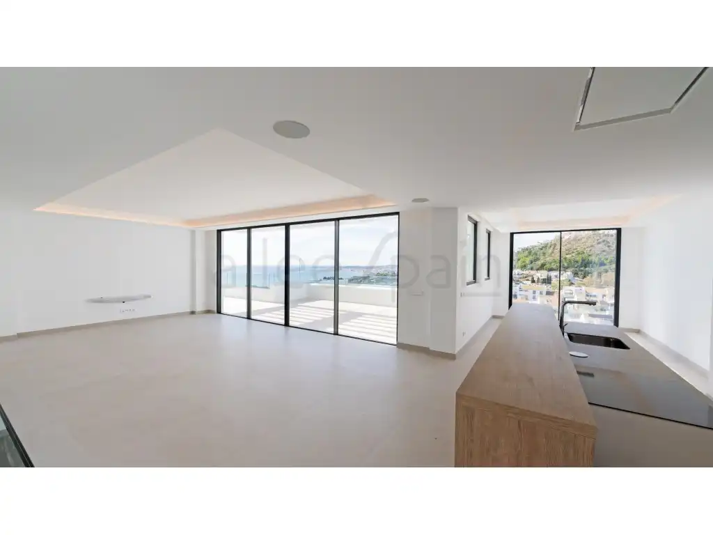 Sala d'estar de Casa o xalet en venda en Benalmádena amb Aire condicionat, Piscina i Piscina comunitària