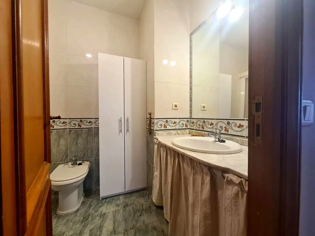 Baño de Piso en venta en La Adrada  con Aire acondicionado, Terraza y Amueblado