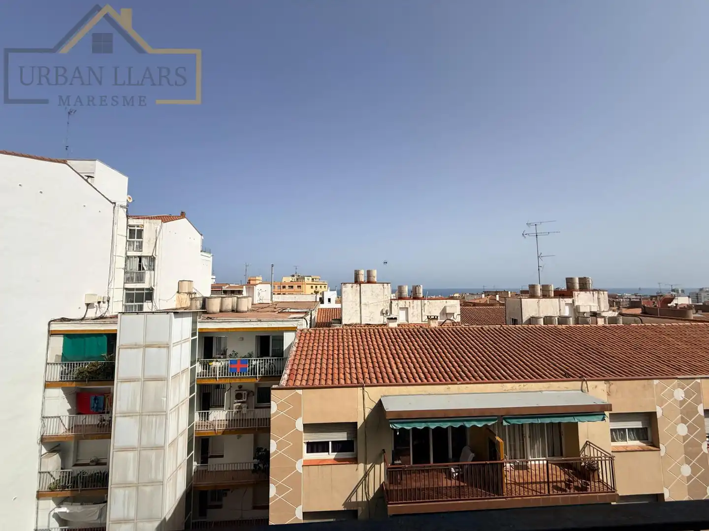 Außenansicht von Wohnung zum Verkauf in Mataró mit Balkon