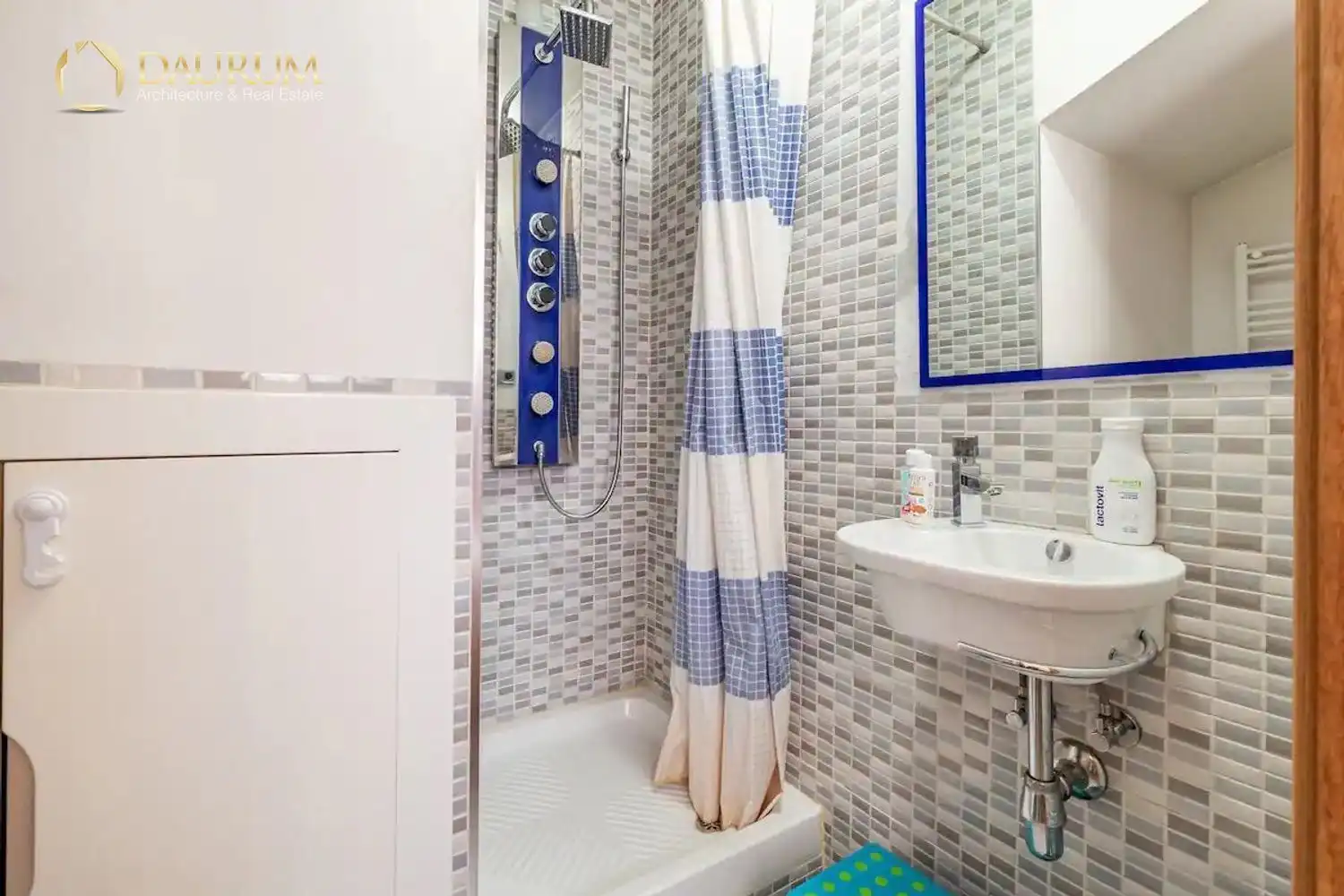 Bathroom of Houses for sale in Hortaleza