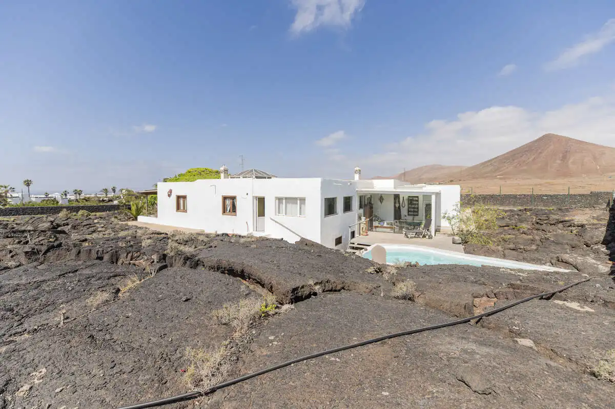 Vista exterior de Casa o chalet en venta en Teguise con Jardín privado, Piscina y Amueblado