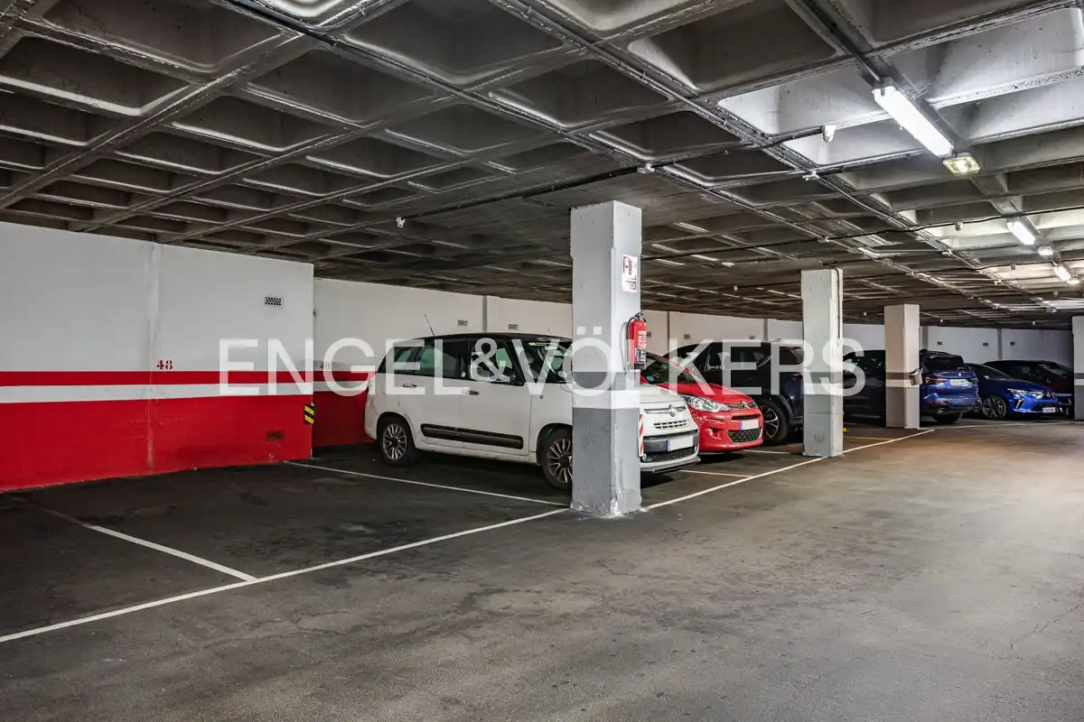 Parking de Piso en venta en Gijón  con Calefacción, Parquet y Balcón