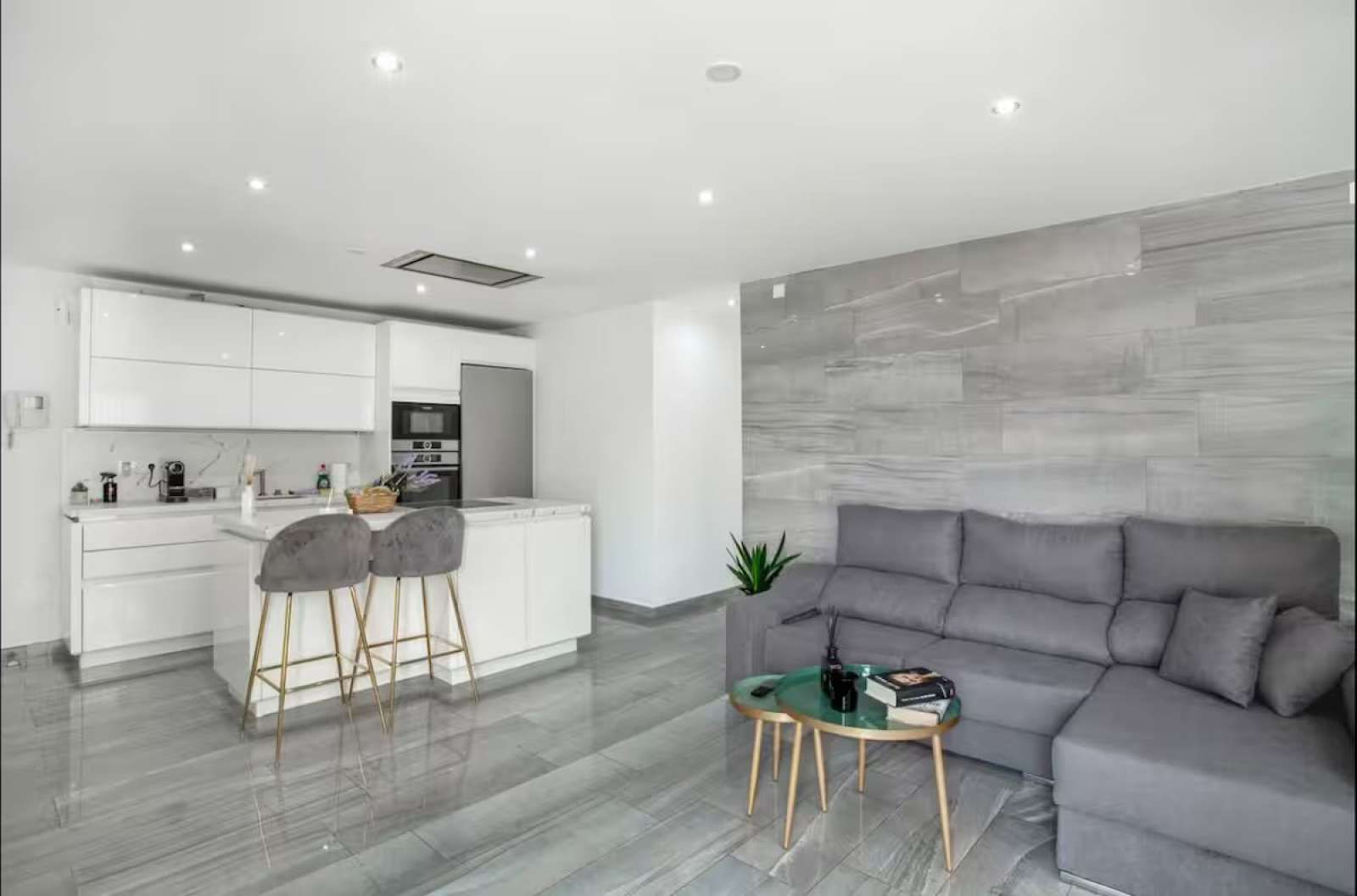 Living room of Apartment to share in Las Palmas de Gran Canaria  with Air Conditioner and Terrace