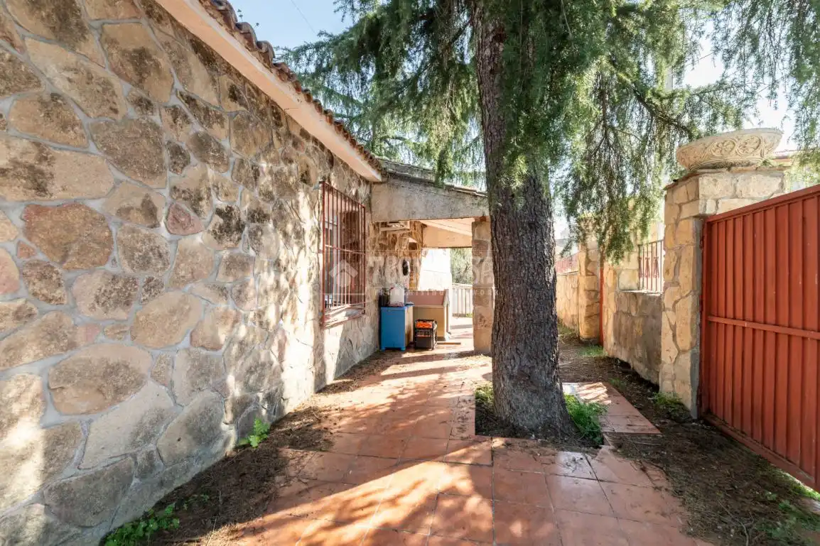 Jardí de Casa o xalet en venda en Las Rozas de Madrid amb Aire condicionat, Calefacció i Terrassa